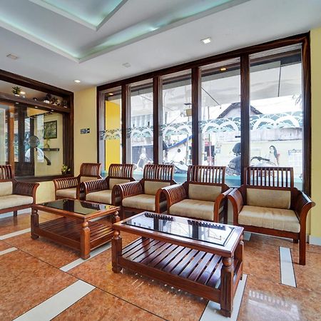 Hotel Super Townhouse Ernakulam North Kochi Esterno foto
