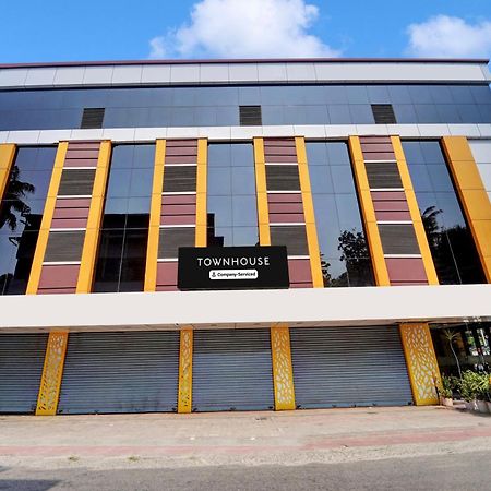 Hotel Super Townhouse Ernakulam North Kochi Esterno foto