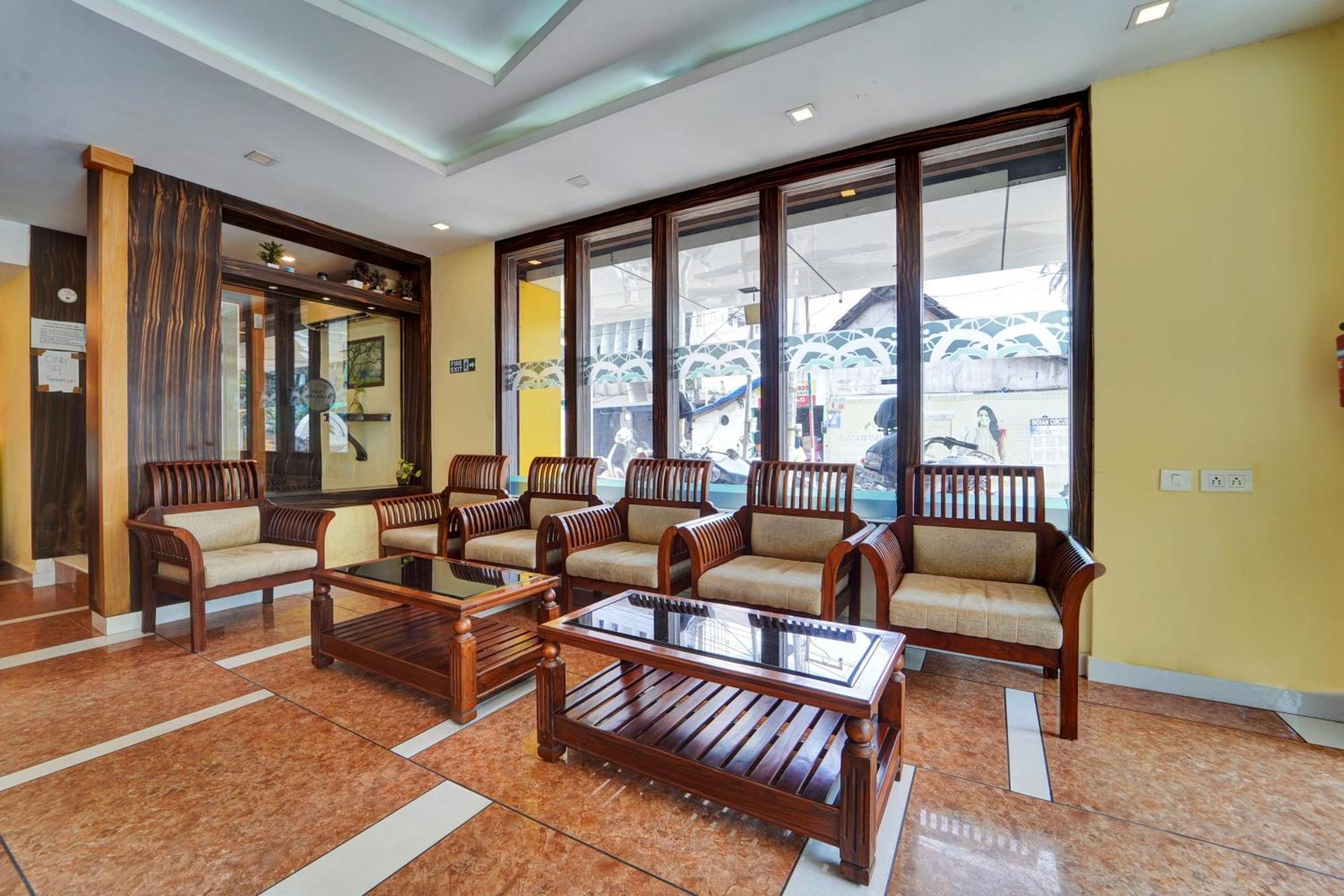 Hotel Super Townhouse Ernakulam North Kochi Esterno foto