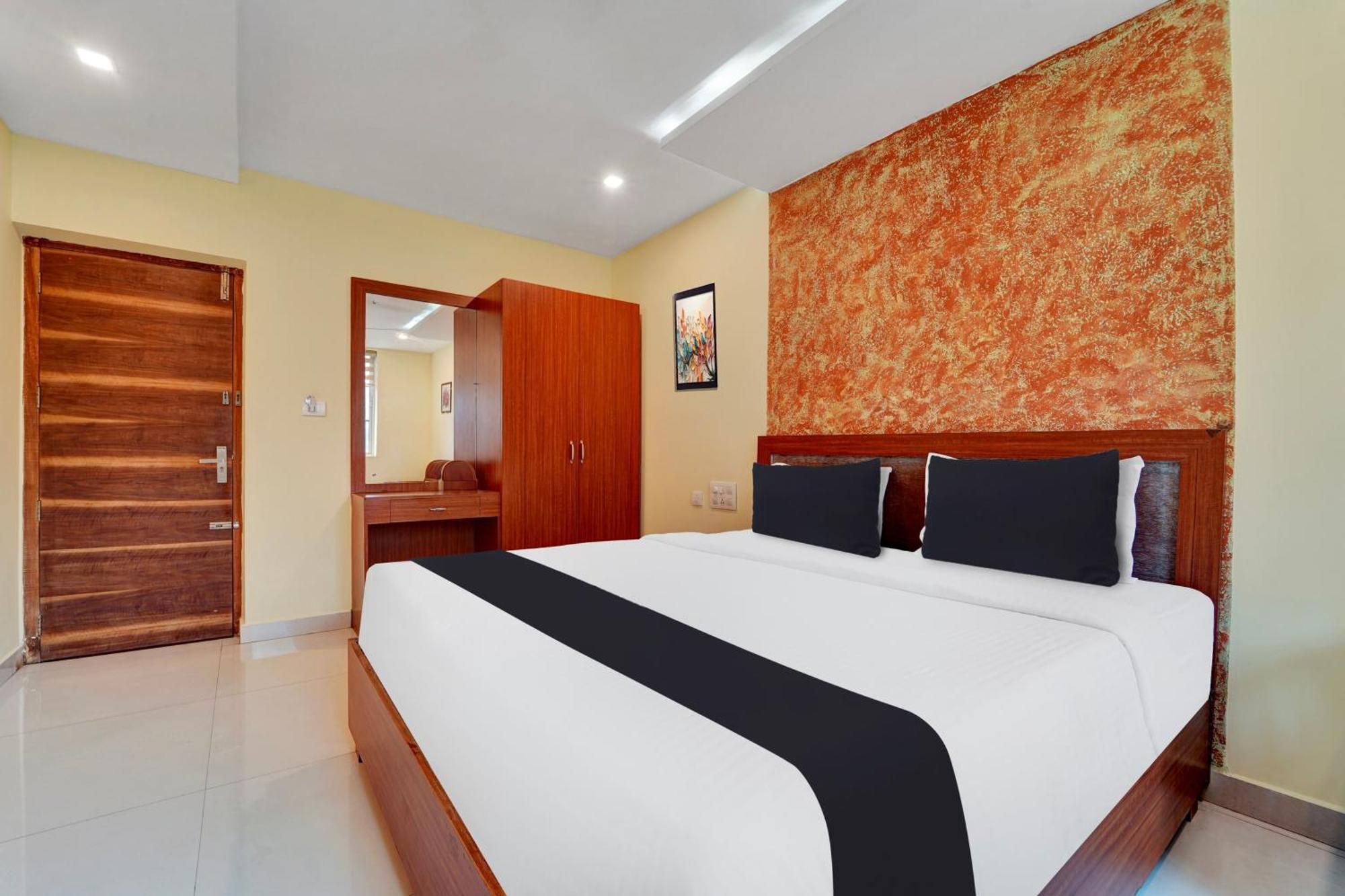 Hotel Super Townhouse Ernakulam North Kochi Esterno foto