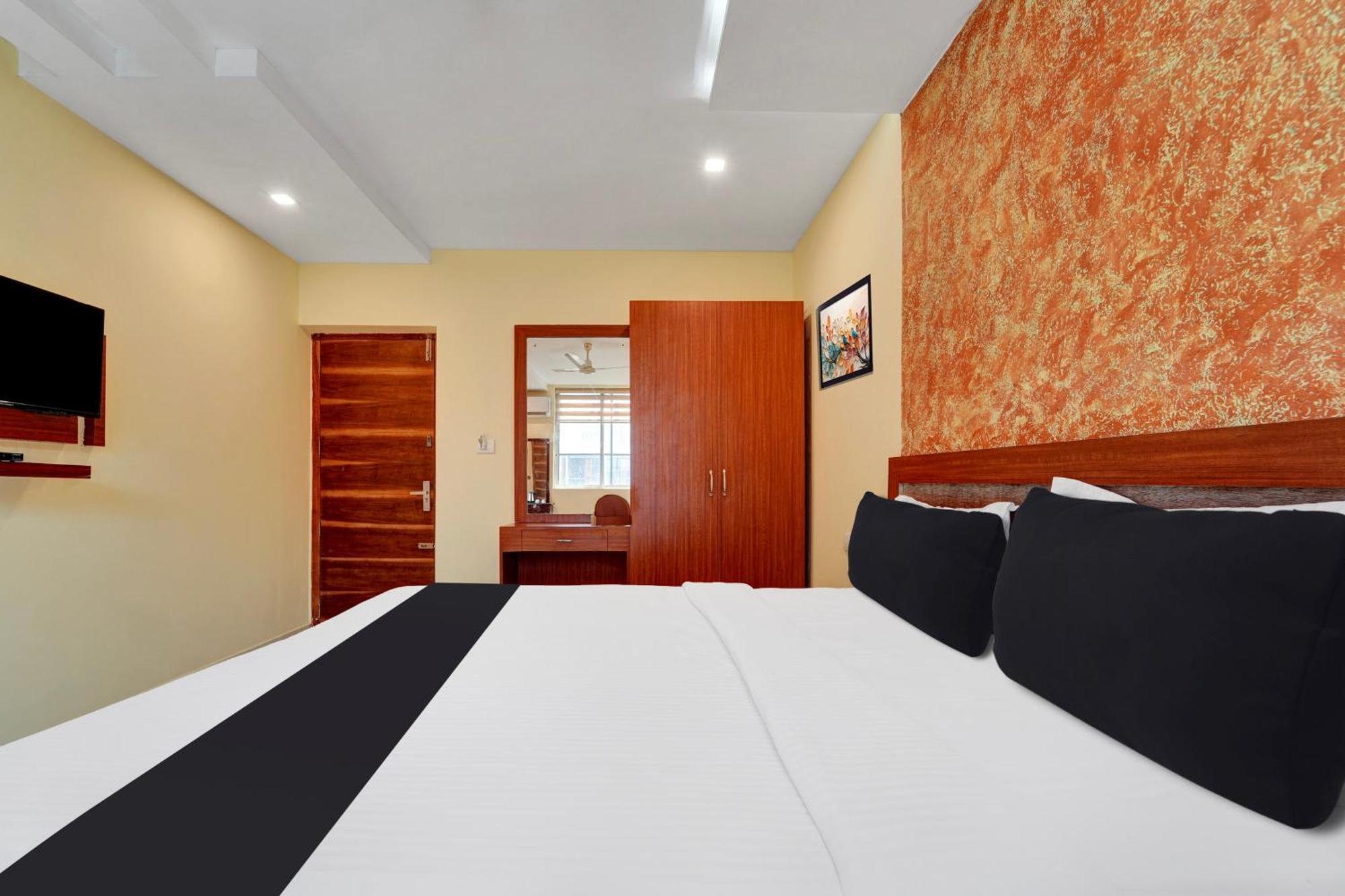 Hotel Super Townhouse Ernakulam North Kochi Esterno foto