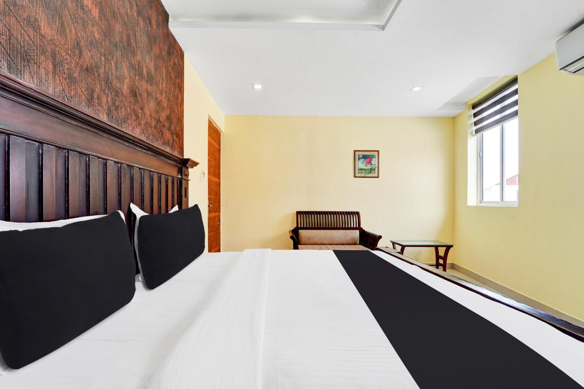 Hotel Super Townhouse Ernakulam North Kochi Esterno foto