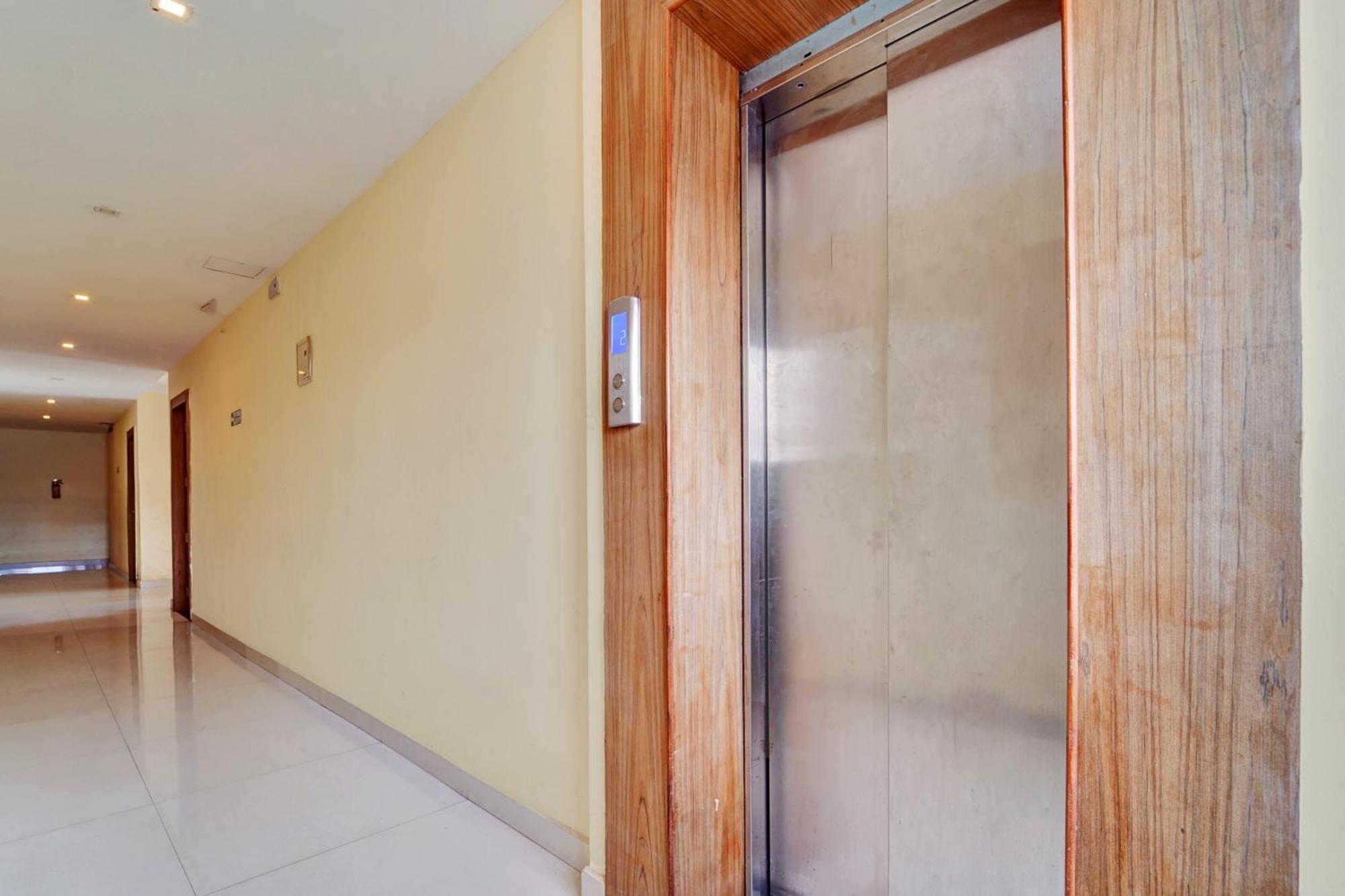 Hotel Super Townhouse Ernakulam North Kochi Esterno foto