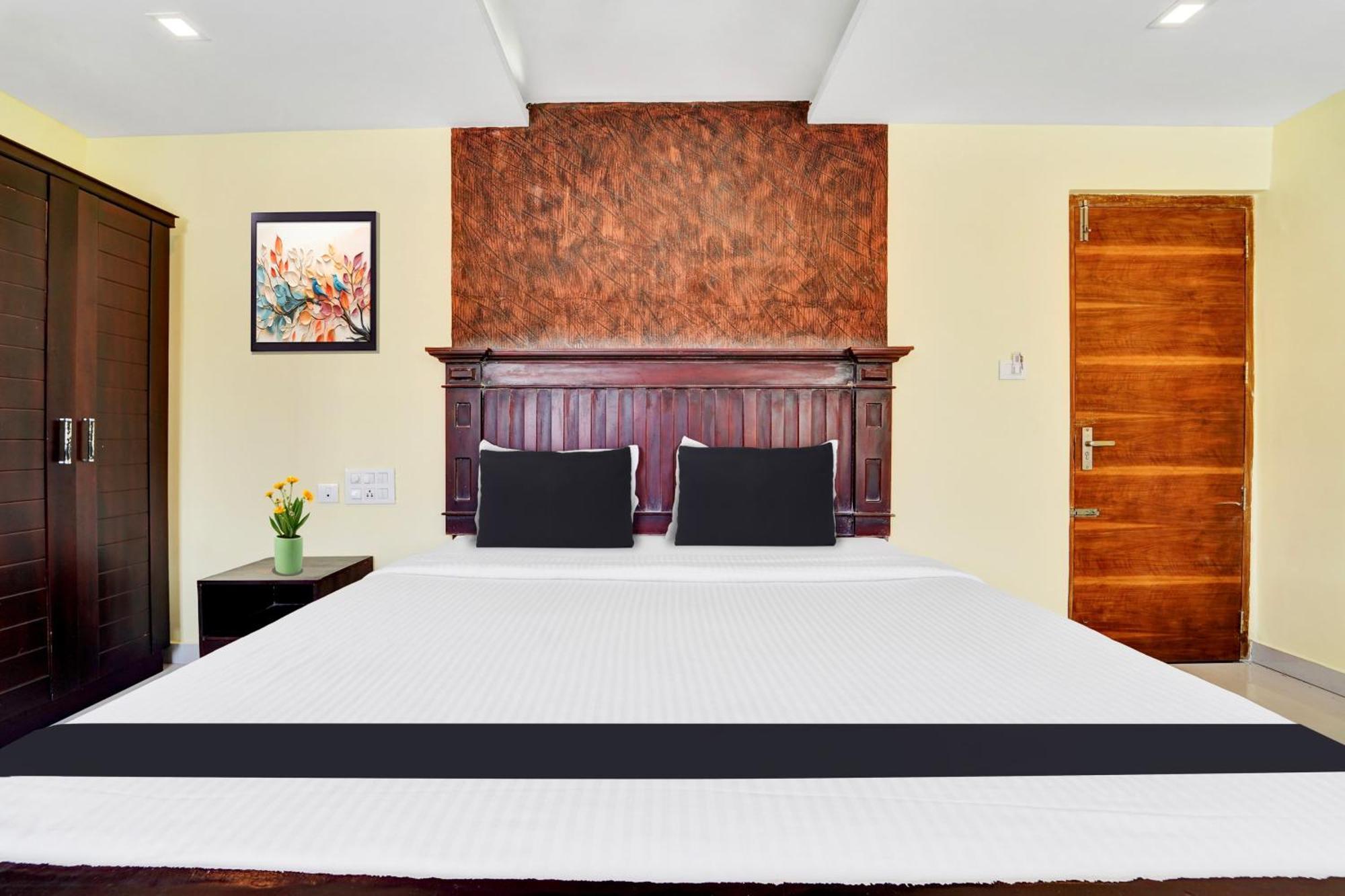 Hotel Super Townhouse Ernakulam North Kochi Esterno foto