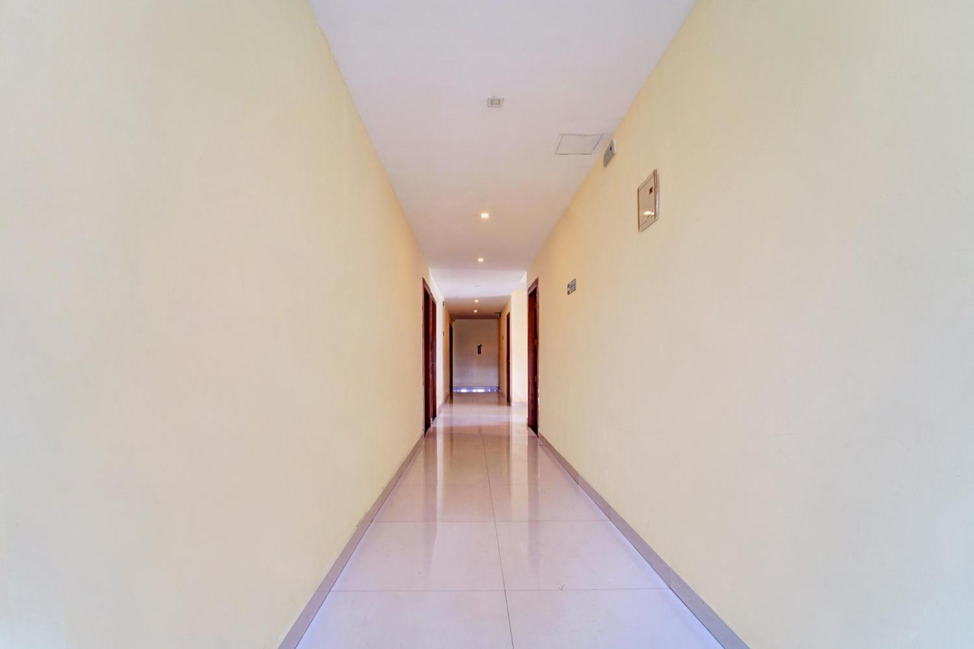 Hotel Super Townhouse Ernakulam North Kochi Esterno foto