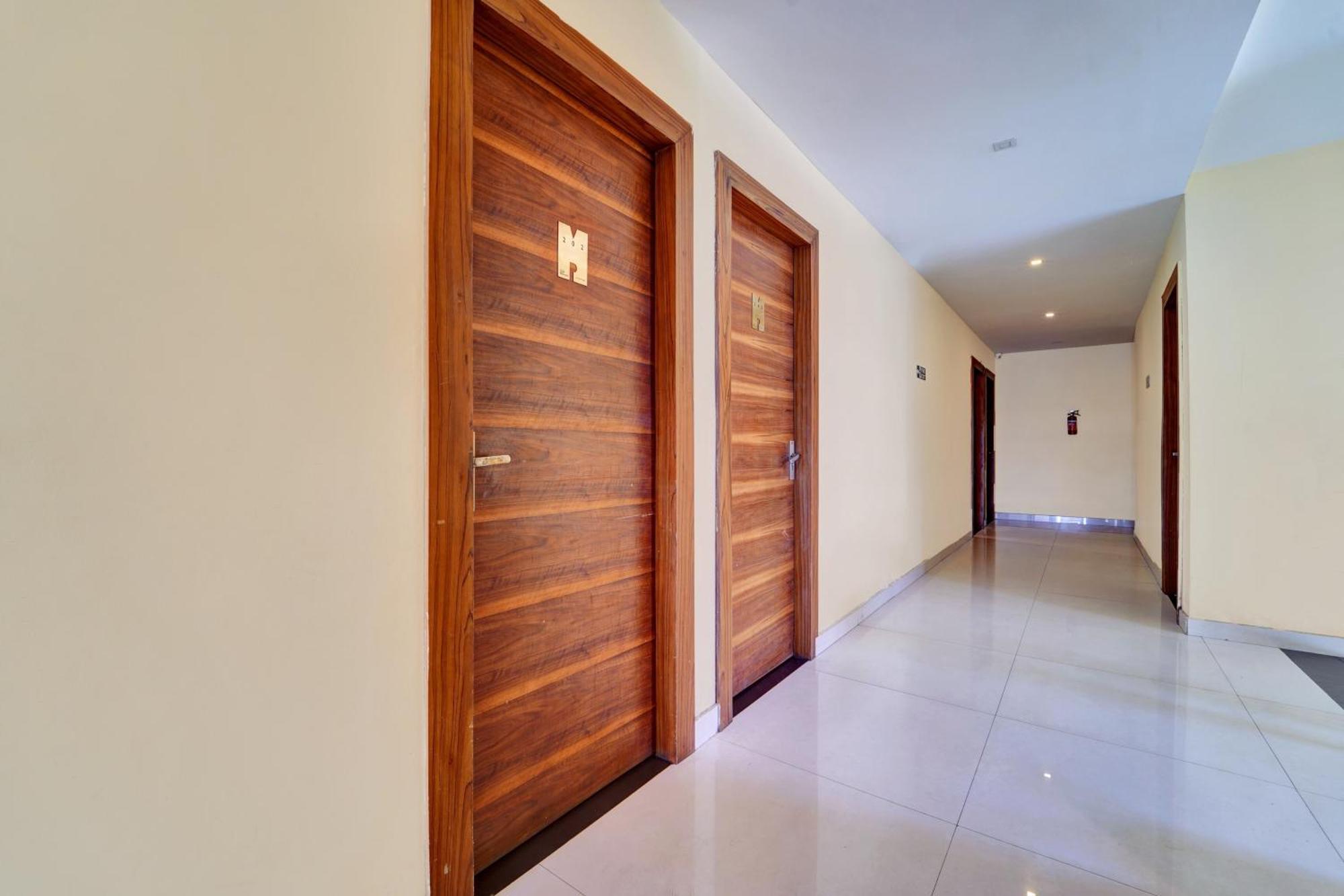 Hotel Super Townhouse Ernakulam North Kochi Esterno foto