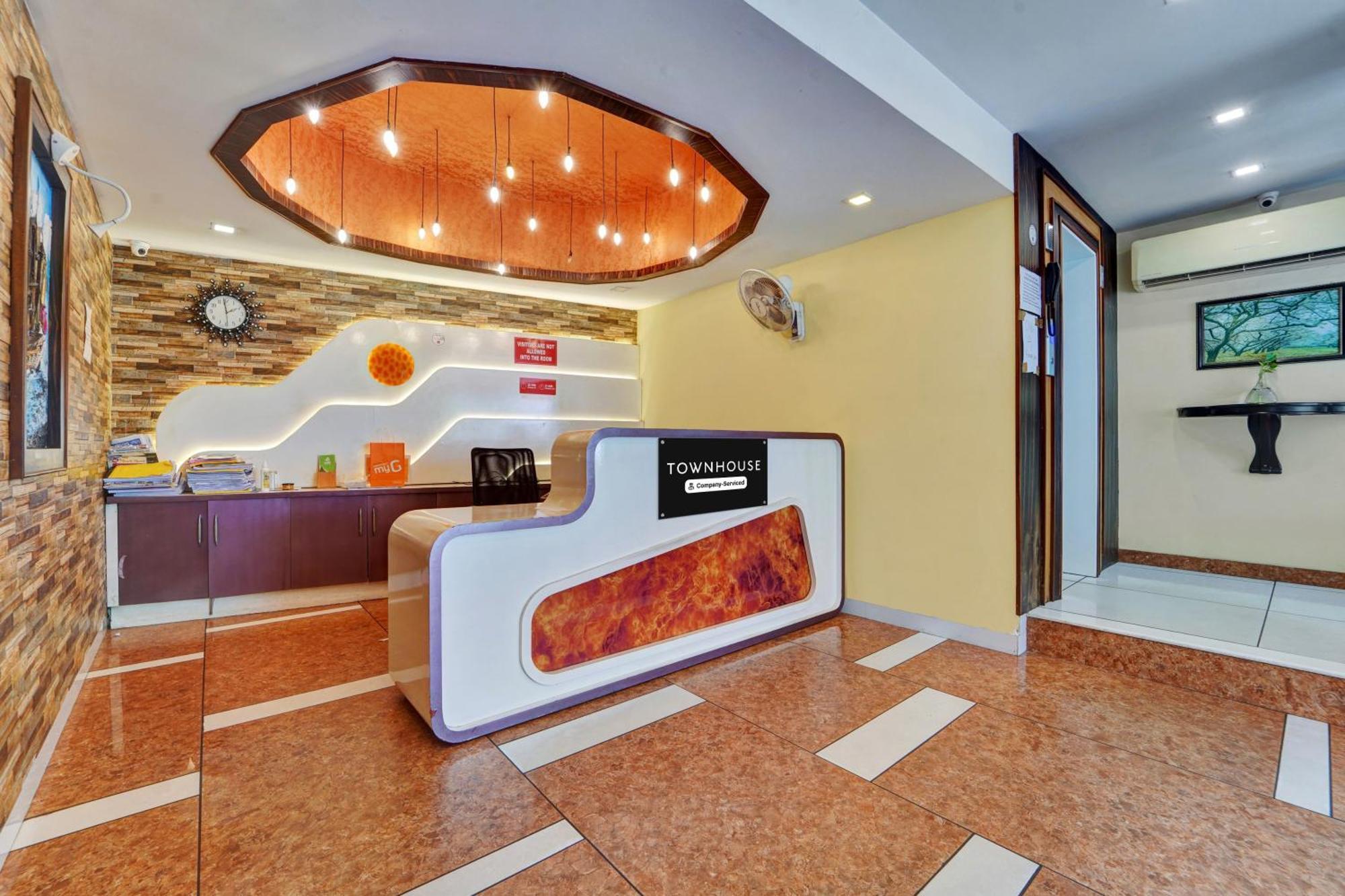 Hotel Super Townhouse Ernakulam North Kochi Esterno foto