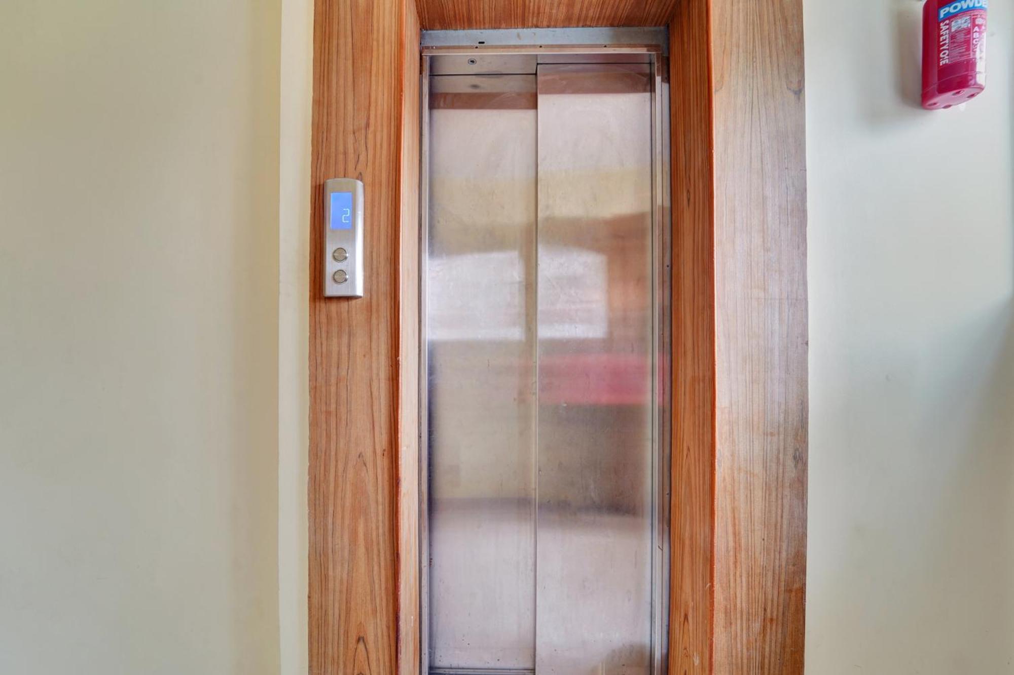 Hotel Super Townhouse Ernakulam North Kochi Esterno foto
