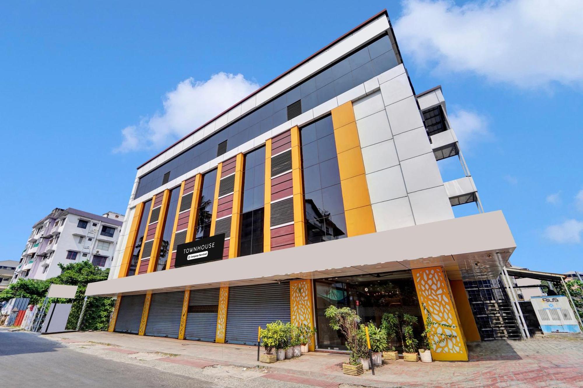 Hotel Super Townhouse Ernakulam North Kochi Esterno foto