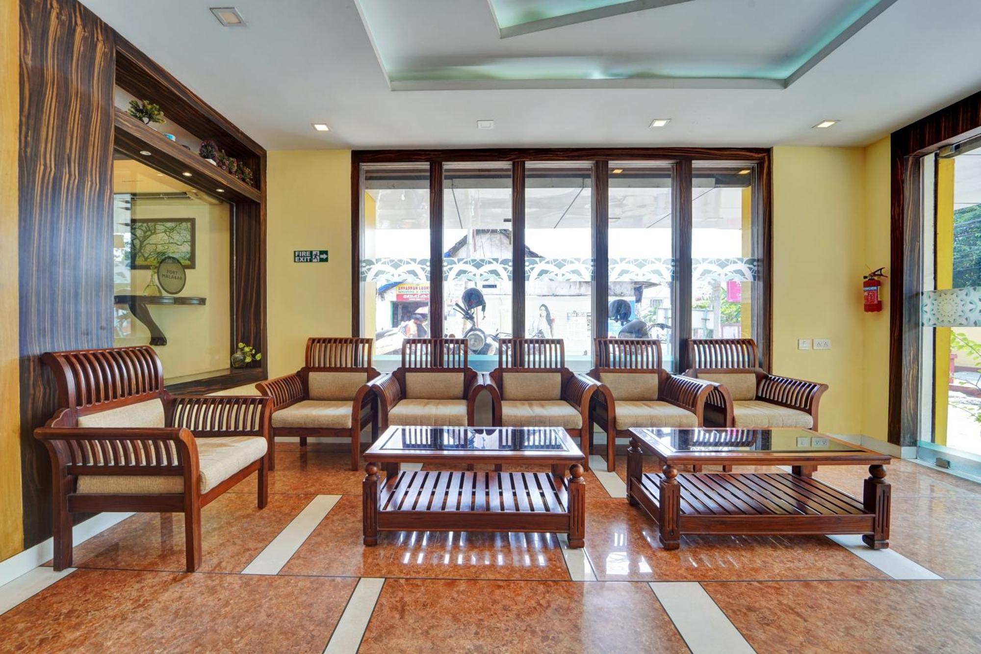 Hotel Super Townhouse Ernakulam North Kochi Esterno foto