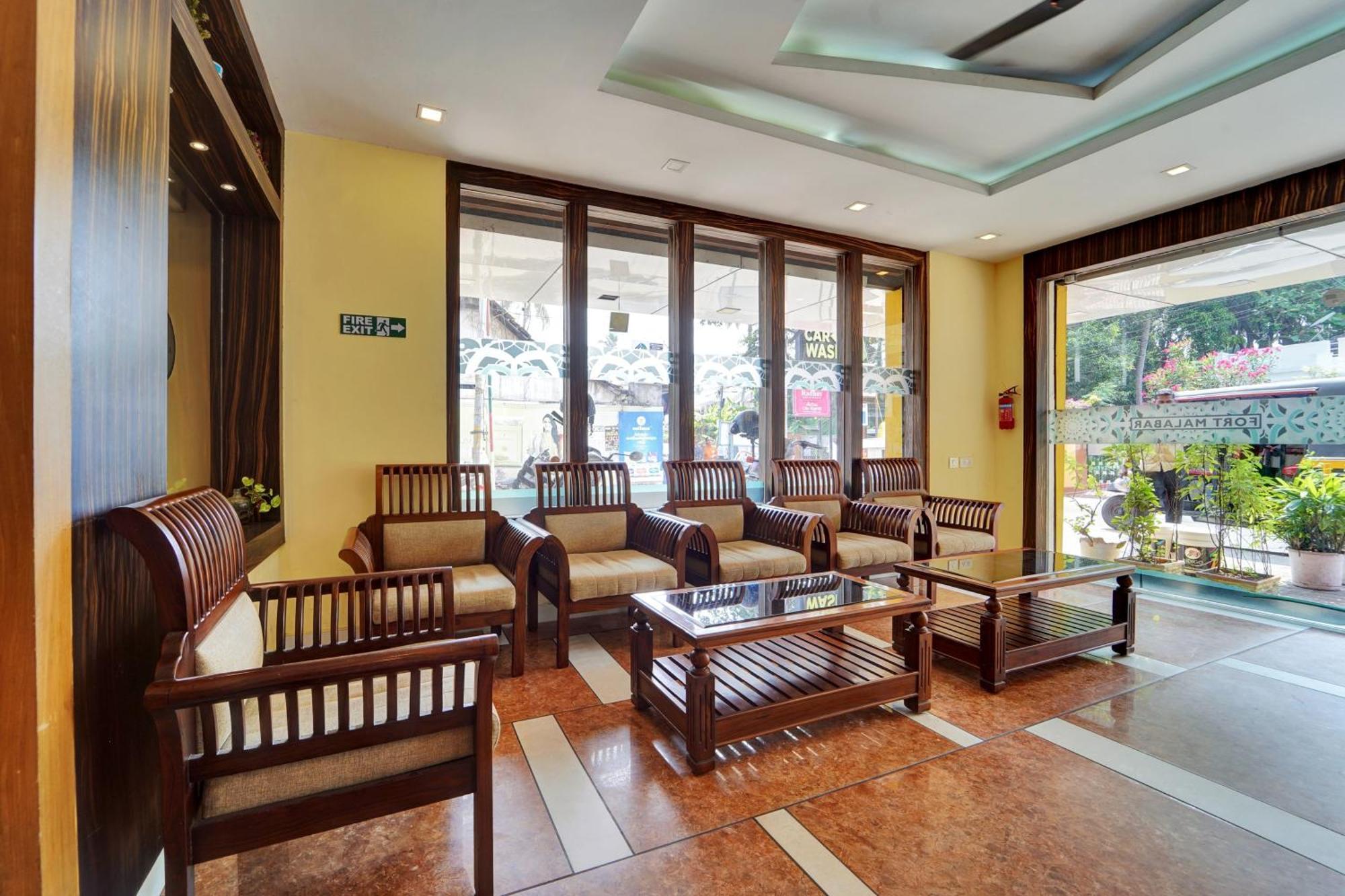 Hotel Super Townhouse Ernakulam North Kochi Esterno foto